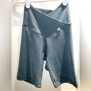 Aerie Crossover 7” Bike Shorts “Chill. Play. Move.” - Size XS